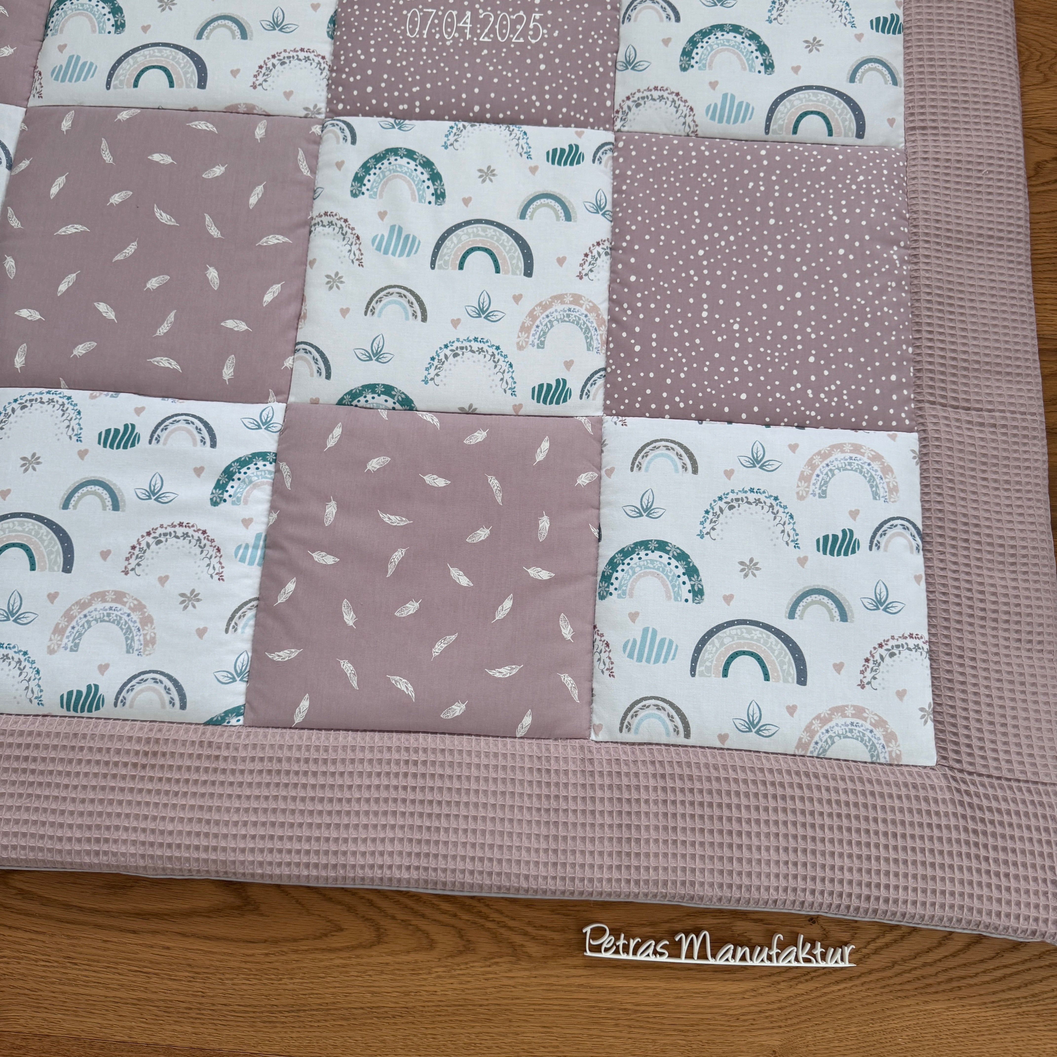 Krabbeldecke "Regenbogen pastell“ mit altrosa